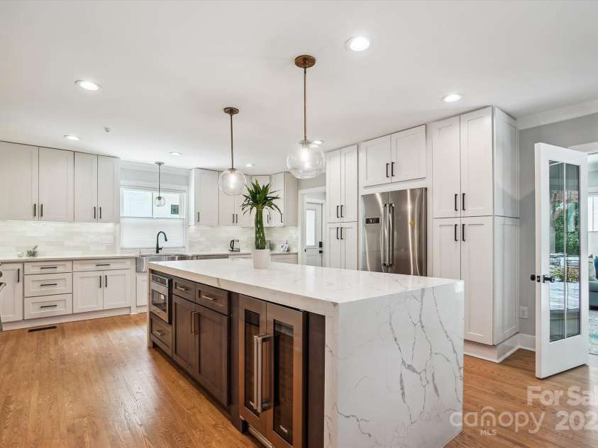 1118 Crestbrook Drive, Charlotte, NC 28211.  MLS# CAR4283930, YatesRealty ID 14983. 