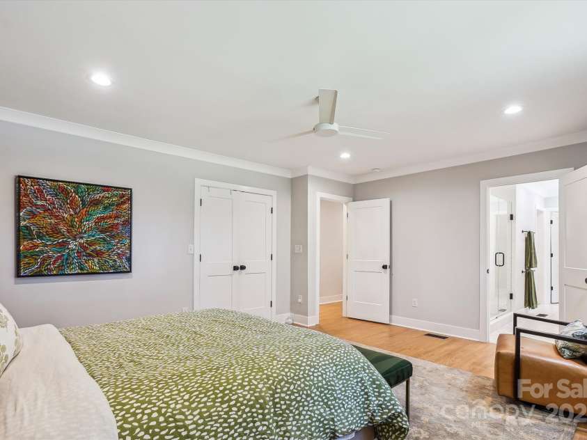 1118 Crestbrook Drive, Charlotte, NC 28211.  MLS# CAR4283930, YatesRealty ID 14983. 