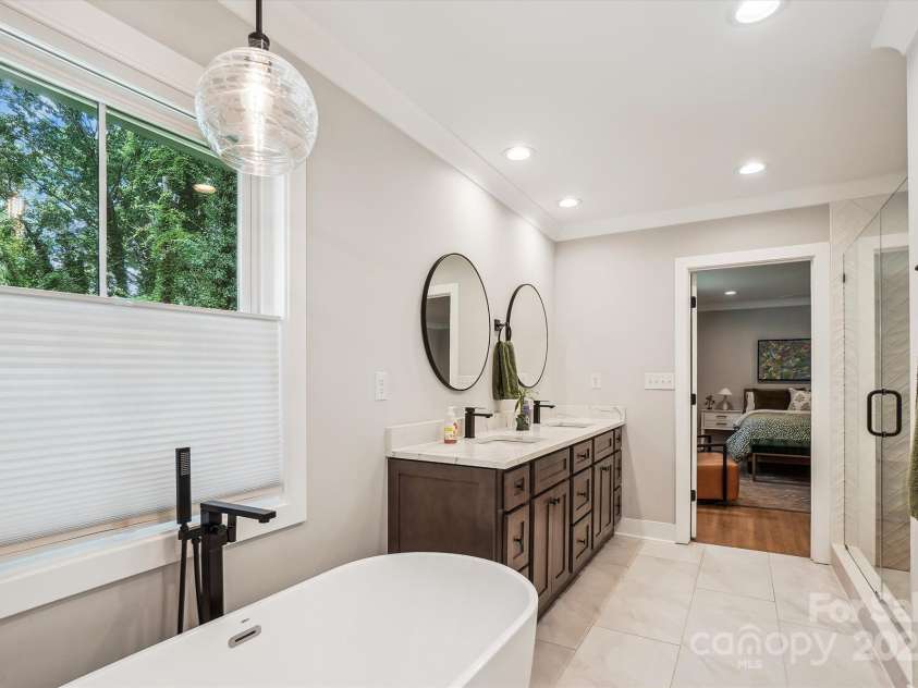 1118 Crestbrook Drive, Charlotte, NC 28211.  MLS# CAR4283930, YatesRealty ID 14983. 