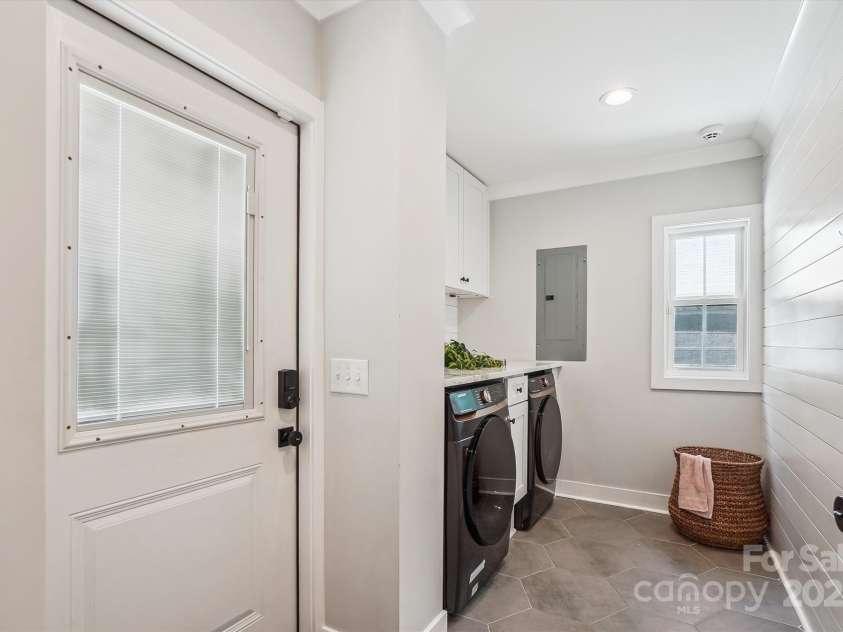 1118 Crestbrook Drive, Charlotte, NC 28211.  MLS# CAR4283930, YatesRealty ID 14983. 