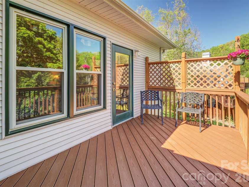 6 Clear Vista Drive, Asheville, NC 28805.  MLS# CAR4370859, YatesRealty ID 14983. 