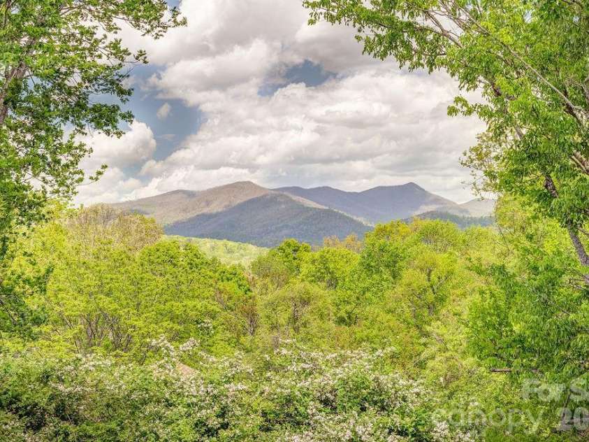 6 Clear Vista Drive, Asheville, NC 28805.  MLS# CAR4370859, YatesRealty ID 14983. 