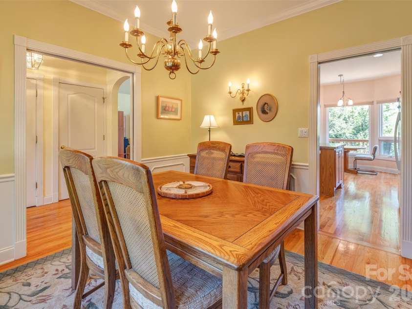 6 Clear Vista Drive, Asheville, NC 28805.  MLS# CAR4370859, YatesRealty ID 14983. Easy access to kitchen