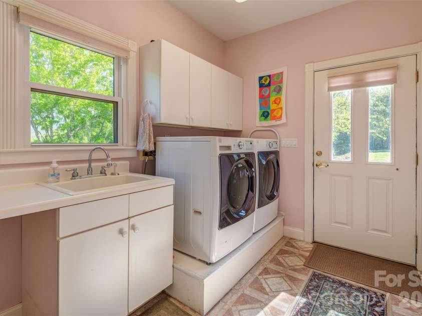 6 Clear Vista Drive, Asheville, NC 28805.  MLS# CAR4370859, YatesRealty ID 14983. Laundry on the main level