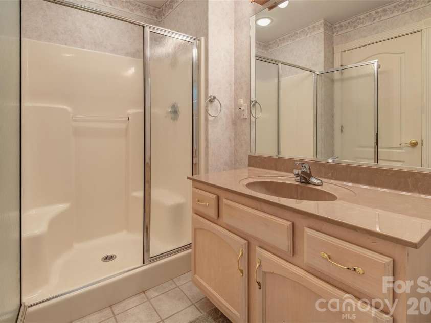 6 Clear Vista Drive, Asheville, NC 28805.  MLS# CAR4370859, YatesRealty ID 14983. Lower level full bath