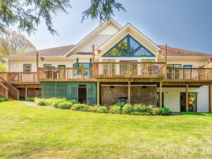 6 Clear Vista Drive, Asheville, NC 28805.  MLS# CAR4370859, YatesRealty ID 14983. This home shines from every angle