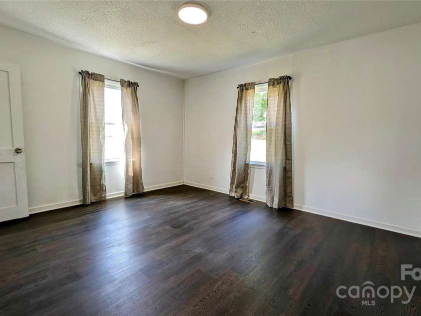 556 6th Street, Chester, SC 29706.  MLS# CAR4217705, YatesRealty ID 14984. 