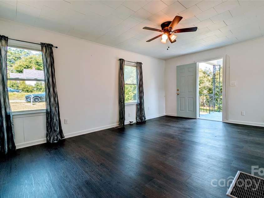 556 6th Street, Chester, SC 29706.  MLS# CAR4217705, YatesRealty ID 14984. 