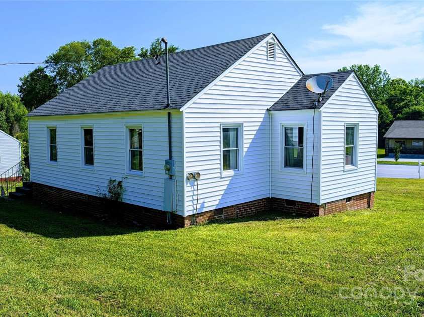 556 6th Street, Chester, SC 29706.  MLS# CAR4217705, YatesRealty ID 14984. 