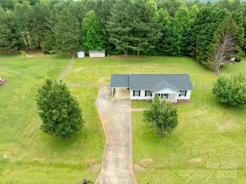 1274 CARPENTER SPRINGS Drive, Dallas, NC 28034.  MLS# CAR4260486, YatesRealty ID 14985. 
