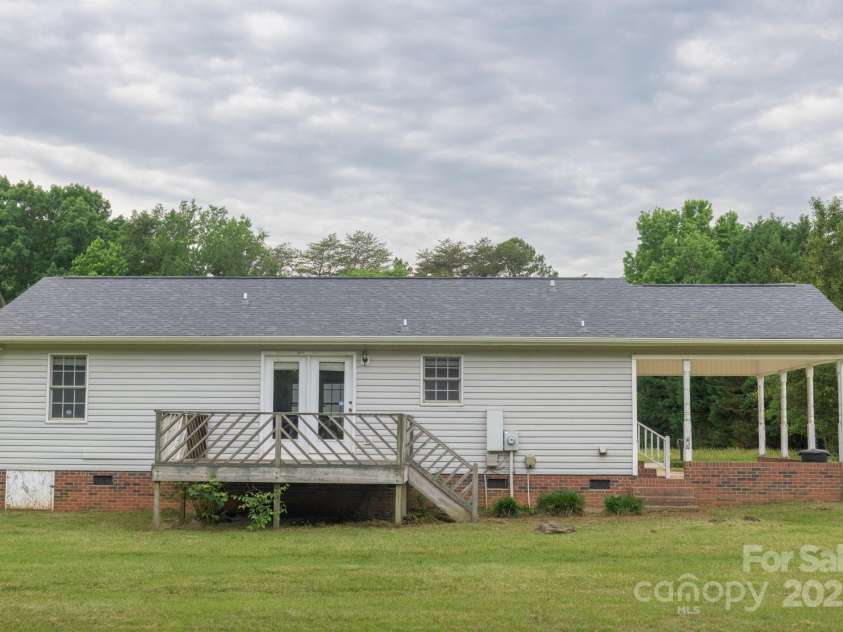 1274 CARPENTER SPRINGS Drive, Dallas, NC 28034.  MLS# CAR4260486, YatesRealty ID 14985. 