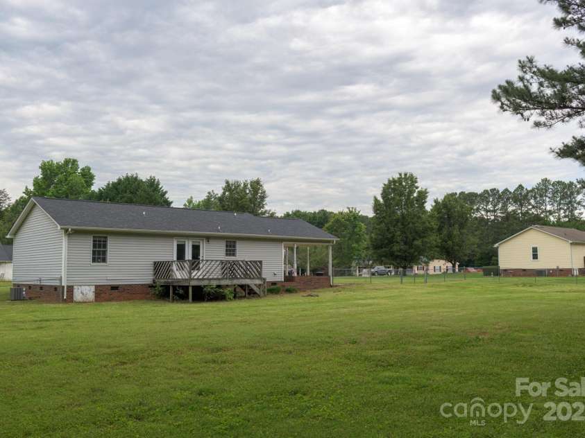 1274 CARPENTER SPRINGS Drive, Dallas, NC 28034.  MLS# CAR4260486, YatesRealty ID 14985. 