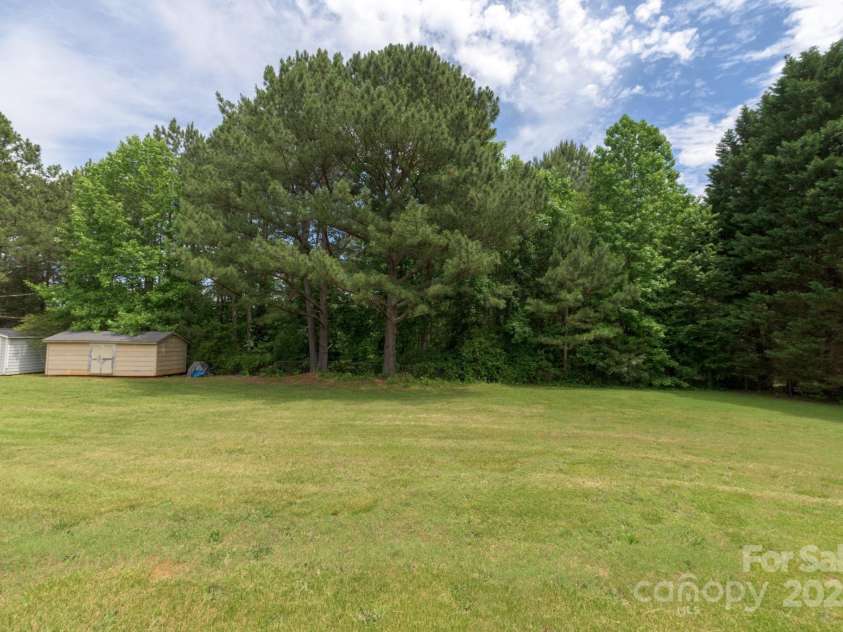 1274 CARPENTER SPRINGS Drive, Dallas, NC 28034.  MLS# CAR4260486, YatesRealty ID 14985. 
