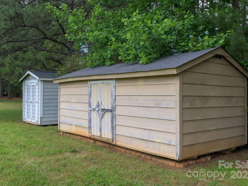 1274 CARPENTER SPRINGS Drive, Dallas, NC 28034.  MLS# CAR4260486, YatesRealty ID 14985. 