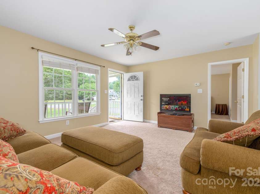 1274 CARPENTER SPRINGS Drive, Dallas, NC 28034.  MLS# CAR4260486, YatesRealty ID 14985. 