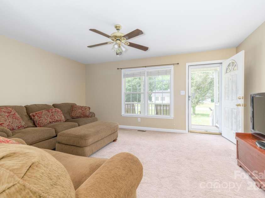 1274 CARPENTER SPRINGS Drive, Dallas, NC 28034.  MLS# CAR4260486, YatesRealty ID 14985. 