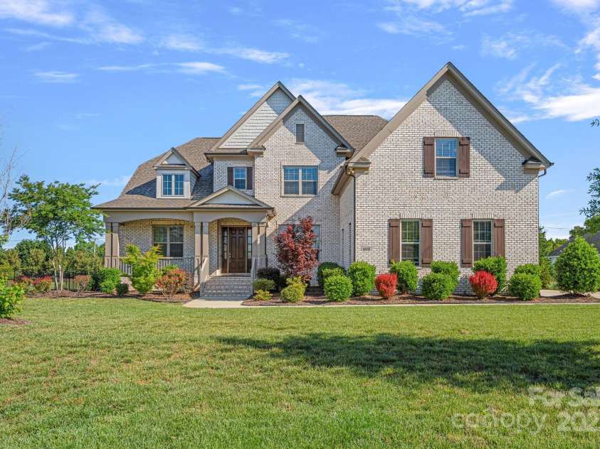 409 Wheatberry Hill Drive, Matthews, NC 28104.  MLS# CAR4255424, YatesRealty ID 14986. 