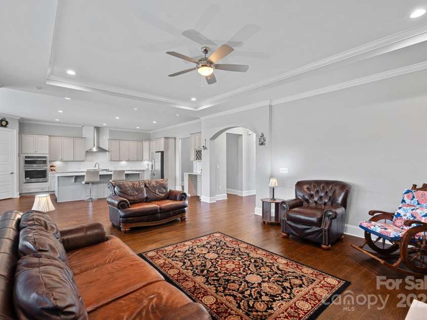 409 Wheatberry Hill Drive, Matthews, NC 28104.  MLS# CAR4255424, YatesRealty ID 14986. 