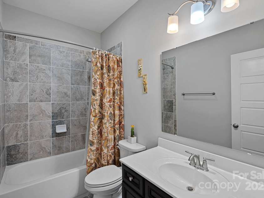 409 Wheatberry Hill Drive, Matthews, NC 28104.  MLS# CAR4255424, YatesRealty ID 14986. 