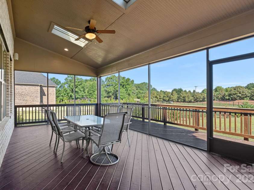 409 Wheatberry Hill Drive, Matthews, NC 28104.  MLS# CAR4255424, YatesRealty ID 14986. 