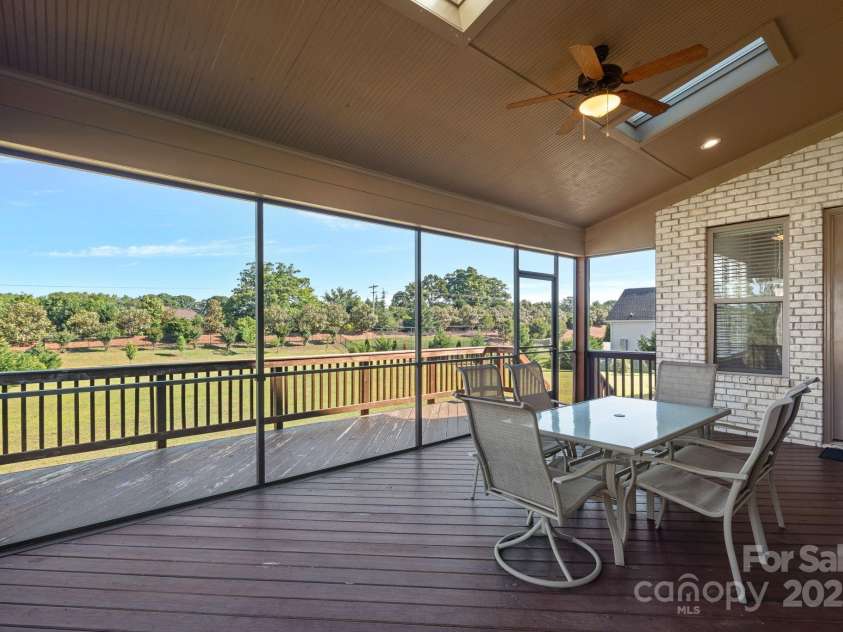409 Wheatberry Hill Drive, Matthews, NC 28104.  MLS# CAR4255424, YatesRealty ID 14986. 