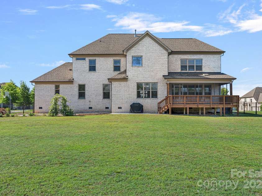 409 Wheatberry Hill Drive, Matthews, NC 28104.  MLS# CAR4255424, YatesRealty ID 14986. 