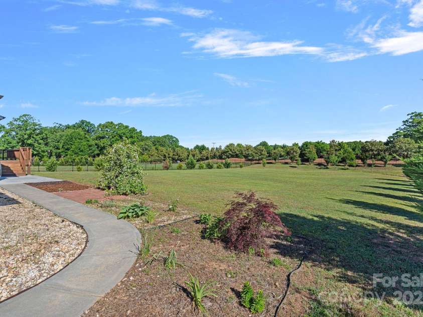 409 Wheatberry Hill Drive, Matthews, NC 28104.  MLS# CAR4255424, YatesRealty ID 14986. 