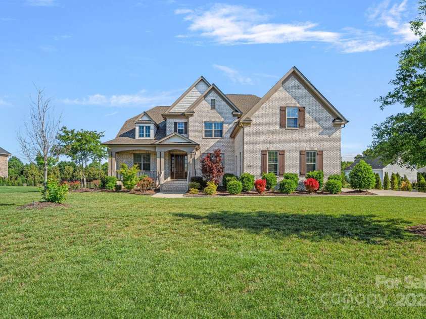 409 Wheatberry Hill Drive, Matthews, NC 28104.  MLS# CAR4255424, YatesRealty ID 14986. 