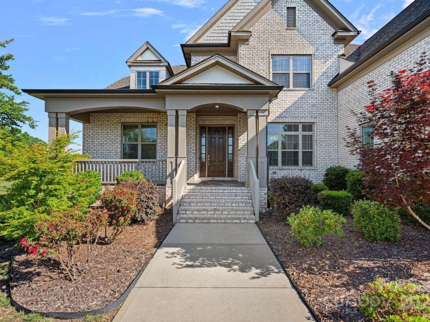 409 Wheatberry Hill Drive, Matthews, NC 28104.  MLS# CAR4255424, YatesRealty ID 14986. 