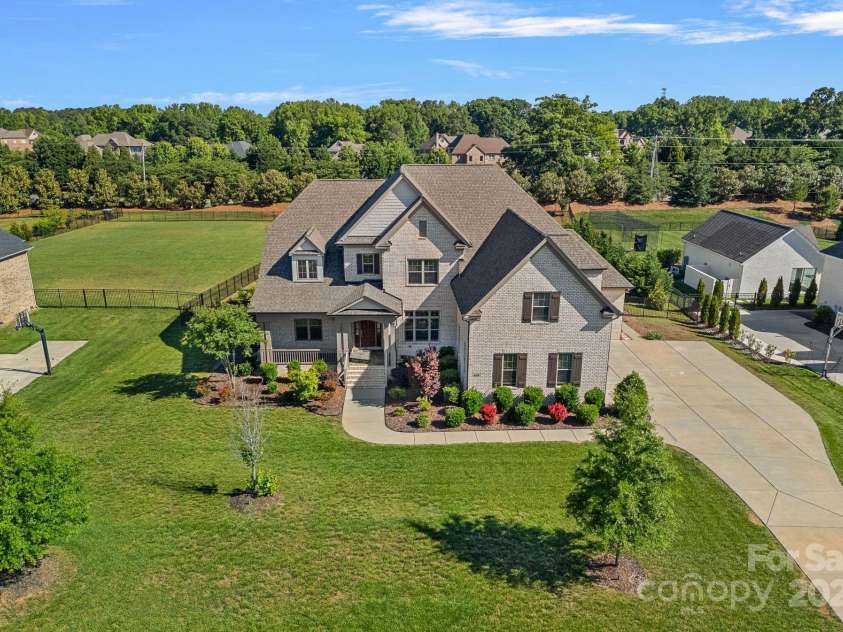 409 Wheatberry Hill Drive, Matthews, NC 28104.  MLS# CAR4255424, YatesRealty ID 14986. 