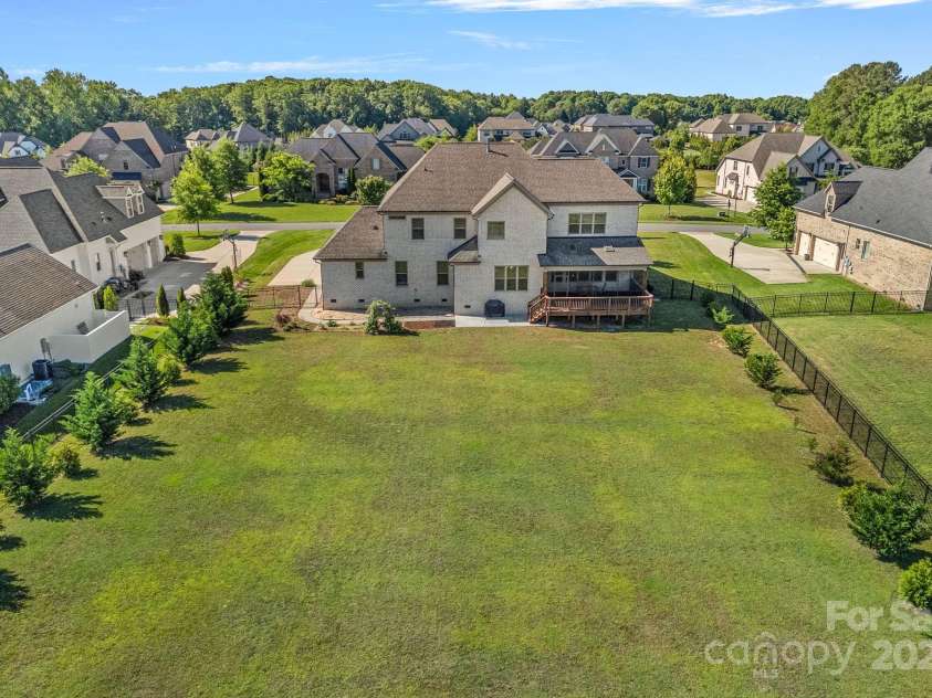 409 Wheatberry Hill Drive, Matthews, NC 28104.  MLS# CAR4255424, YatesRealty ID 14986. 