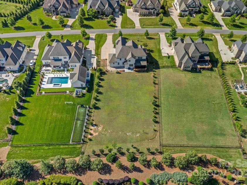409 Wheatberry Hill Drive, Matthews, NC 28104.  MLS# CAR4255424, YatesRealty ID 14986. 
