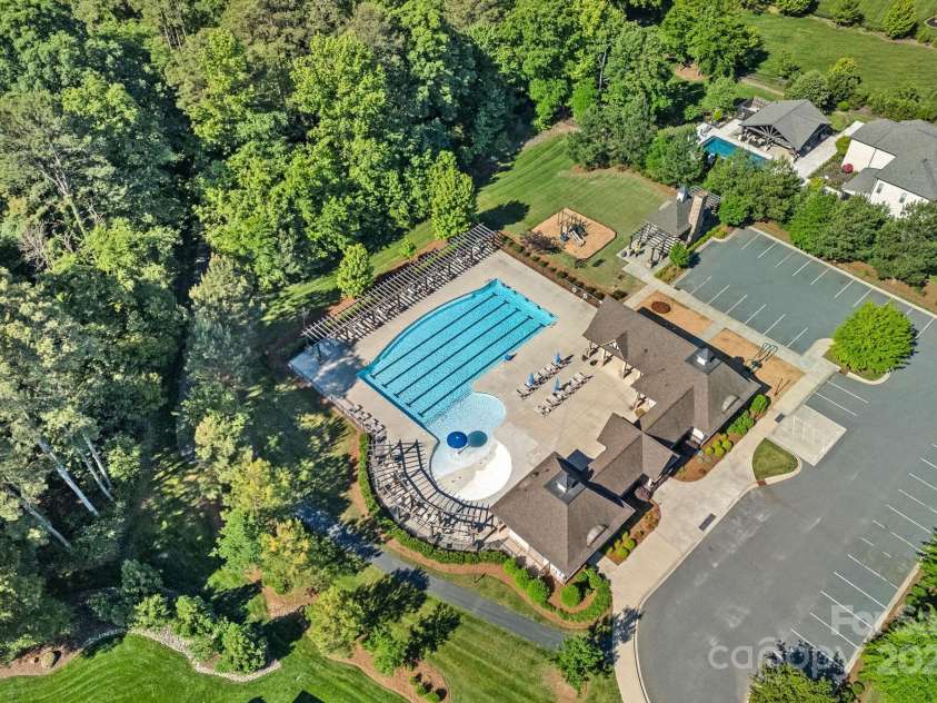 409 Wheatberry Hill Drive, Matthews, NC 28104.  MLS# CAR4255424, YatesRealty ID 14986. 