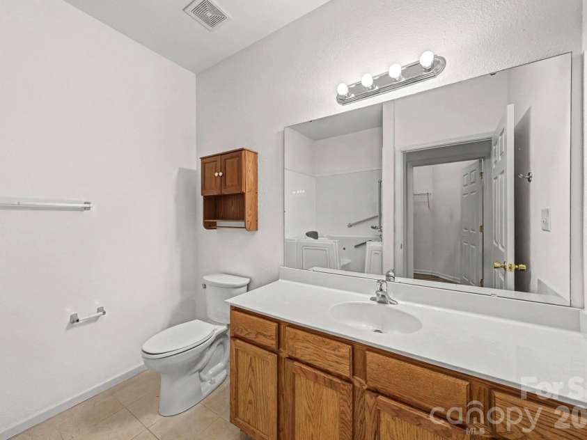 6216 Lentz Way, Harrisburg, NC 28075.  MLS# CAR4341681, YatesRealty ID 14988. Bathroom #1