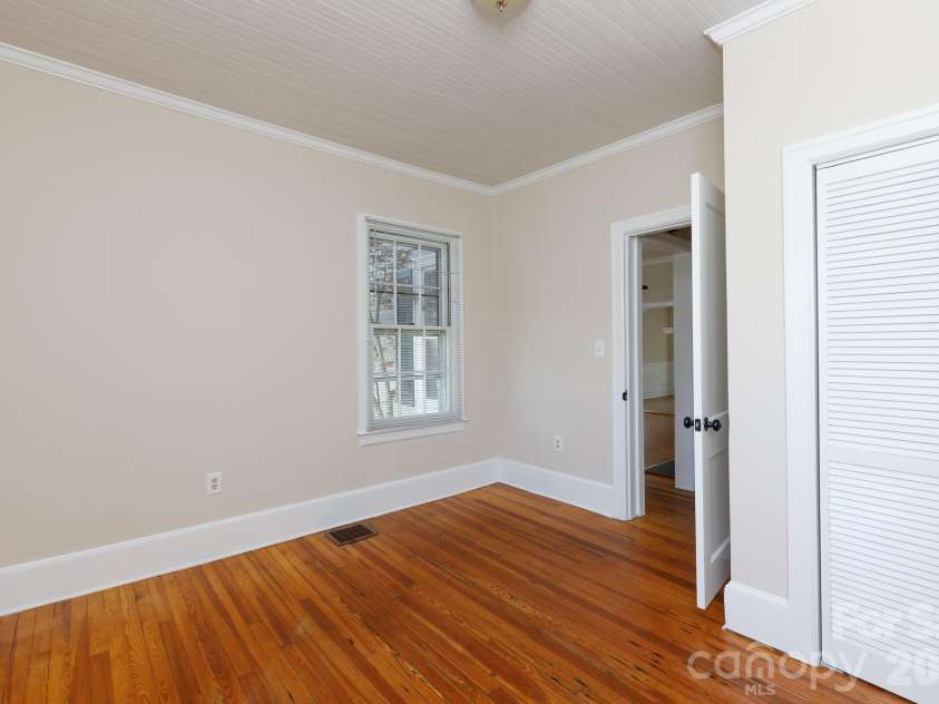 224 4th Avenue, Gastonia, NC 28052.  MLS# CAR4362798, YatesRealty ID 14989. 
