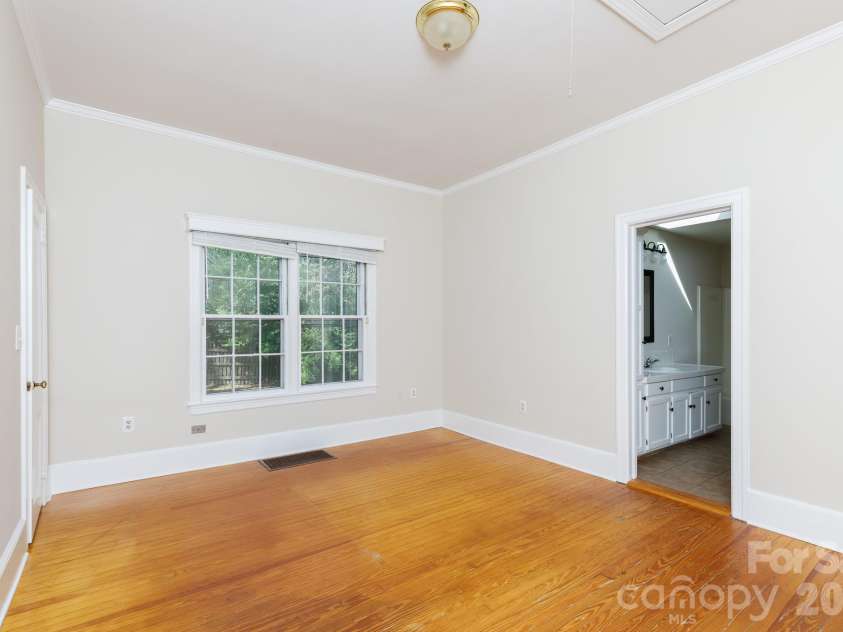 224 4th Avenue, Gastonia, NC 28052.  MLS# CAR4362798, YatesRealty ID 14989. 