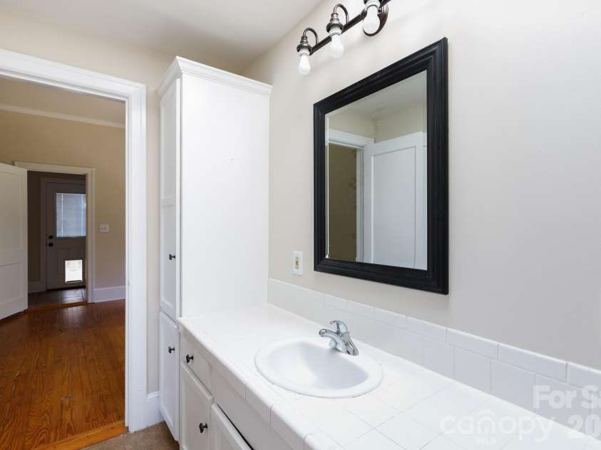 224 4th Avenue, Gastonia, NC 28052.  MLS# CAR4362798, YatesRealty ID 14989. Bath