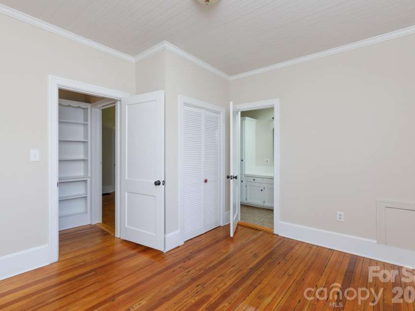 224 4th Avenue, Gastonia, NC 28052.  MLS# CAR4362798, YatesRealty ID 14989. Built in bookcase