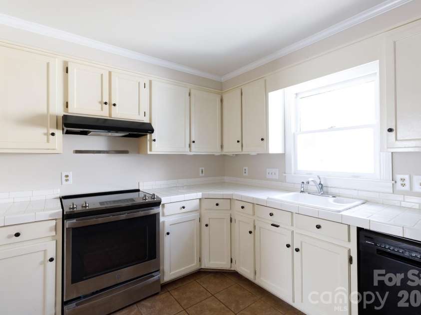 224 4th Avenue, Gastonia, NC 28052.  MLS# CAR4362798, YatesRealty ID 14989. Natural light - kitchen overlooking back yard