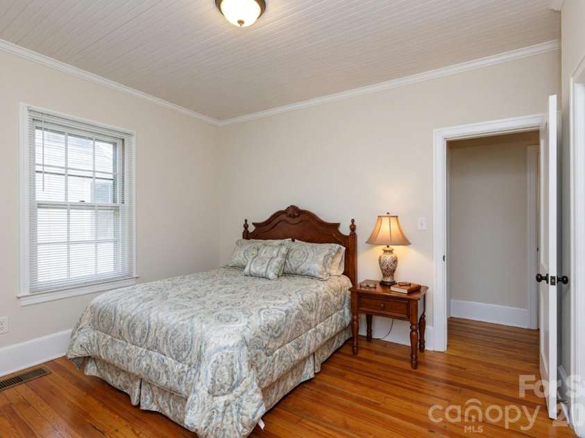 224 4th Avenue, Gastonia, NC 28052.  MLS# CAR4362798, YatesRealty ID 14989. Virtually staged