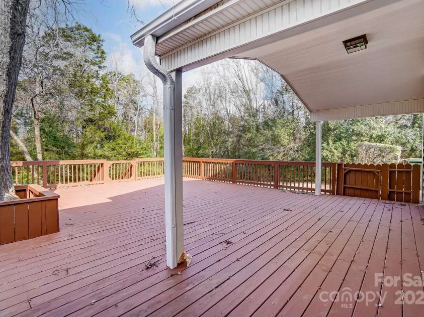 170 Sherwood Circle, Rock Hill, SC 29730.  MLS# CAR4220569, YatesRealty ID 1499. 