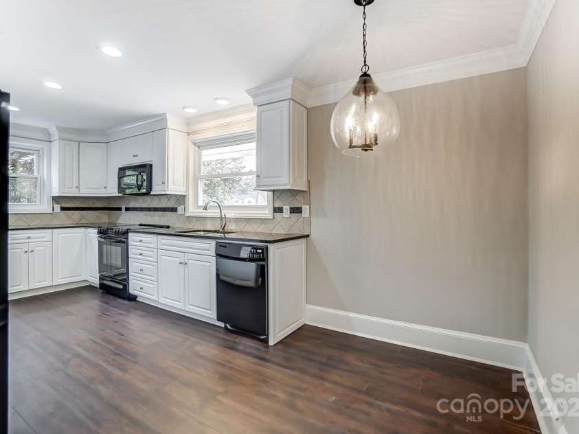 170 Sherwood Circle, Rock Hill, SC 29730.  MLS# CAR4220569, YatesRealty ID 1499. Breakfast Area