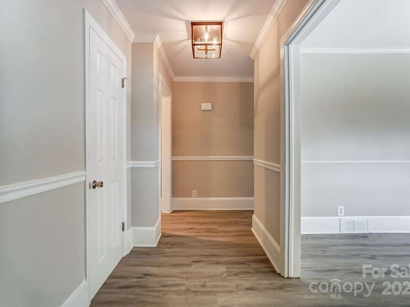 170 Sherwood Circle, Rock Hill, SC 29730.  MLS# CAR4220569, YatesRealty ID 1499. Foyer