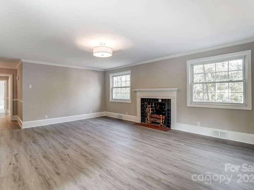 170 Sherwood Circle, Rock Hill, SC 29730.  MLS# CAR4220569, YatesRealty ID 1499. Living Room