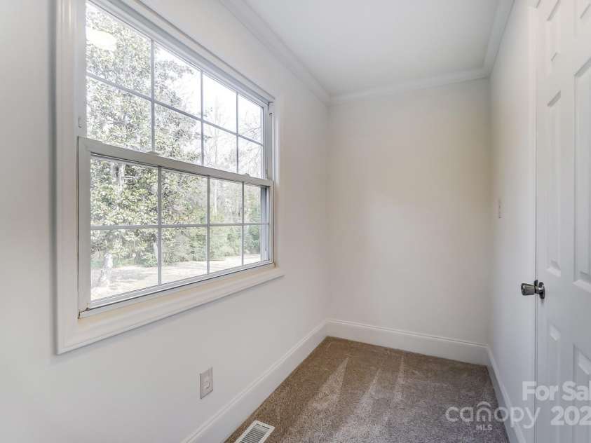 170 Sherwood Circle, Rock Hill, SC 29730.  MLS# CAR4220569, YatesRealty ID 1499. Primary walk in closet