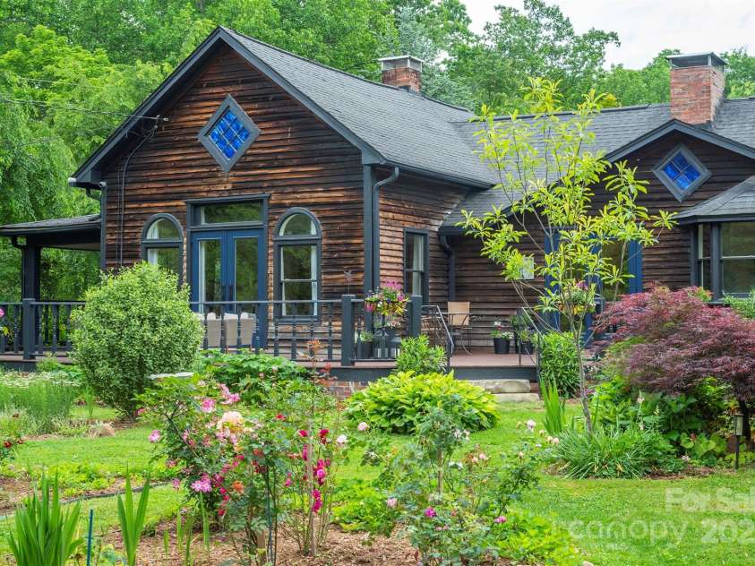 528 Padgettown Road, Black Mountain, NC 28711.  MLS# CAR4261507, YatesRealty ID 1499. 