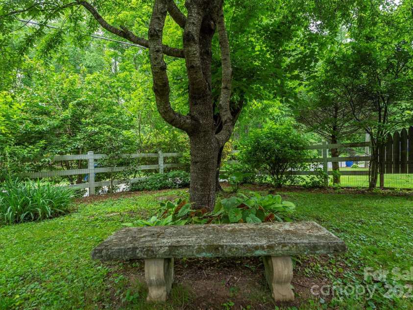 528 Padgettown Road, Black Mountain, NC 28711.  MLS# CAR4261507, YatesRealty ID 1499. Front Garden 