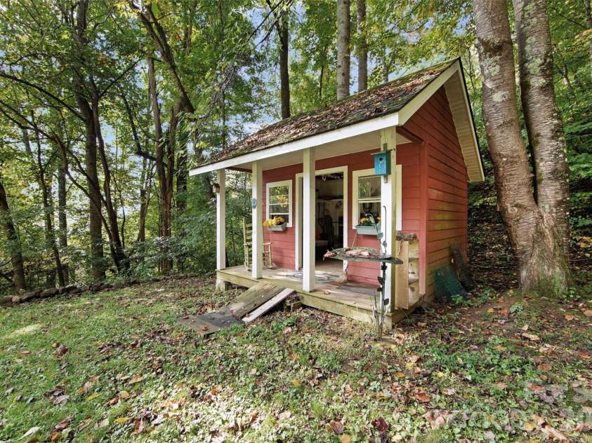 150 Sorghum Drive, Waynesville, NC 28785.  MLS# CAR4251906, YatesRealty ID 14990. 