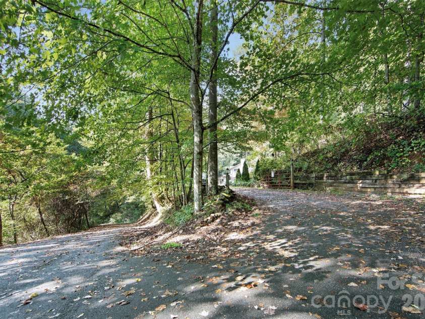 150 Sorghum Drive, Waynesville, NC 28785.  MLS# CAR4251906, YatesRealty ID 14990. 