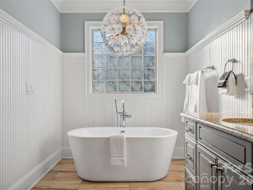 3220 Commonwealth Avenue, Charlotte, NC 28205.  MLS# CAR4361542, YatesRealty ID 14991. 